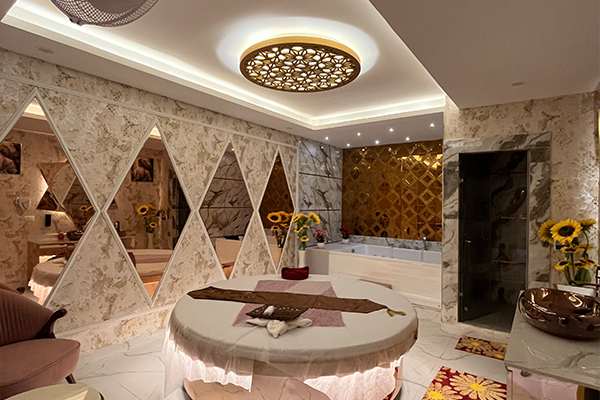 Relaxing body massage at Maharaj Spa